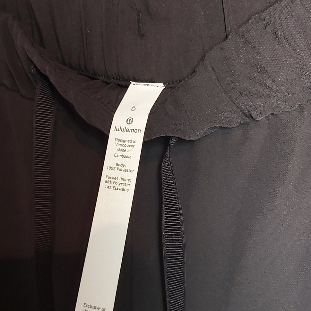NWT On the fly 7/8 25" woven Lululemon pants - Picture 3 of 5